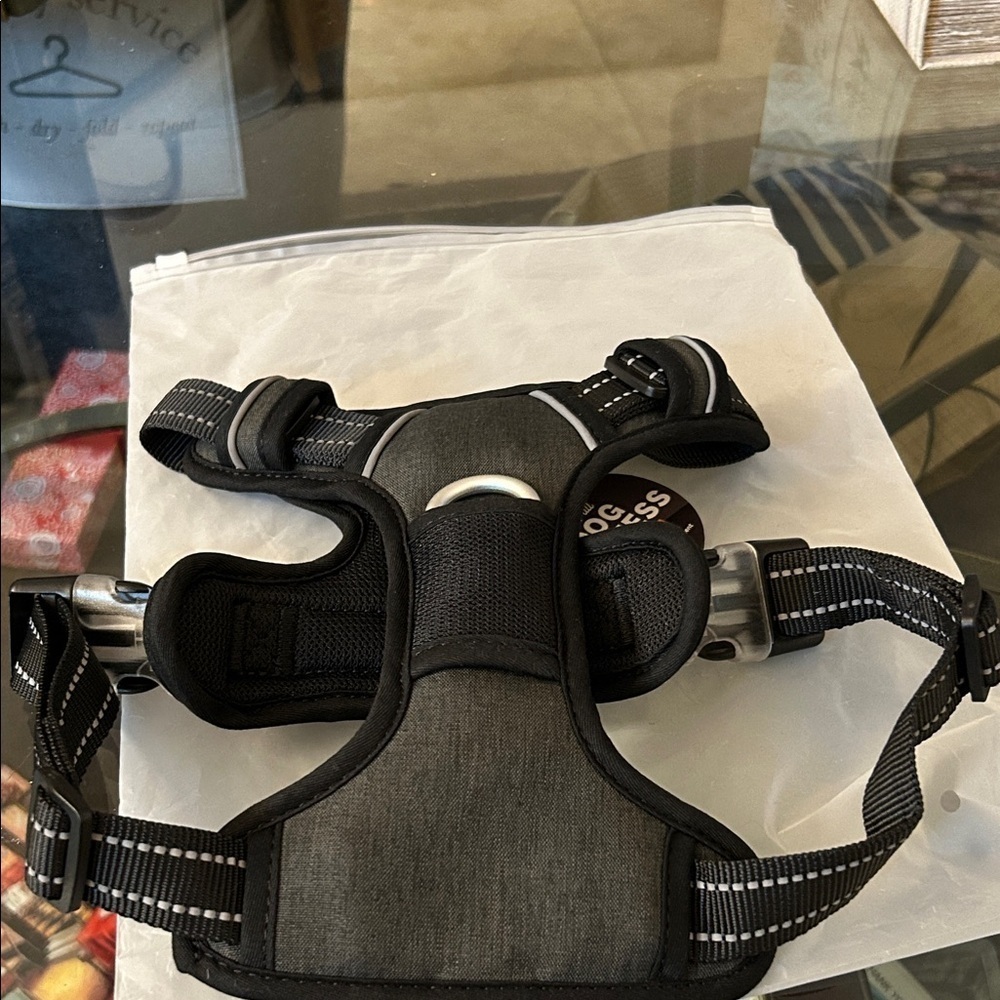 Passage no pull Black Dog Harness with Reflective Stitching NWT size M - Picture 2 of 4